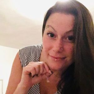 Meet your Poshers- Sarah and Katie